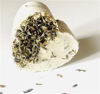 Vegan Lavendar Soap Heart - thumbnail 3