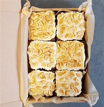 Vegan Peanut Butter & Chocolate Traycake - thumbnail 0