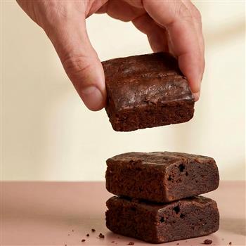 Fatt Dark Chocolate Brownie (18 x 40g) - thumbnail 2