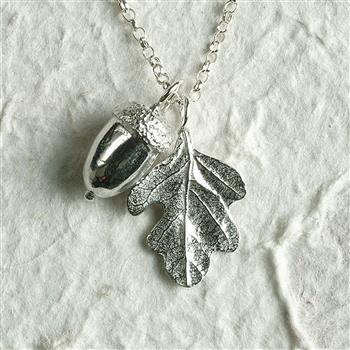 Acorn & Oak Leaf Necklace - thumbnail 3
